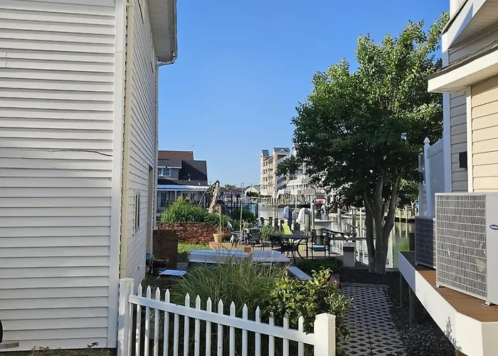 Cozy Bayside Beachhouse Holiday home